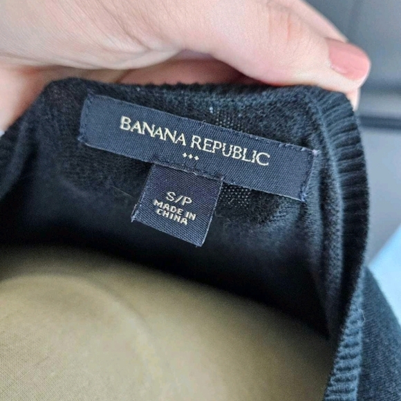 Banana Republic Black Women's Cardigan - Picture 2 of 2
